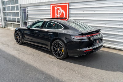 2023 Porsche Panamera Turbo S E-Hybrid