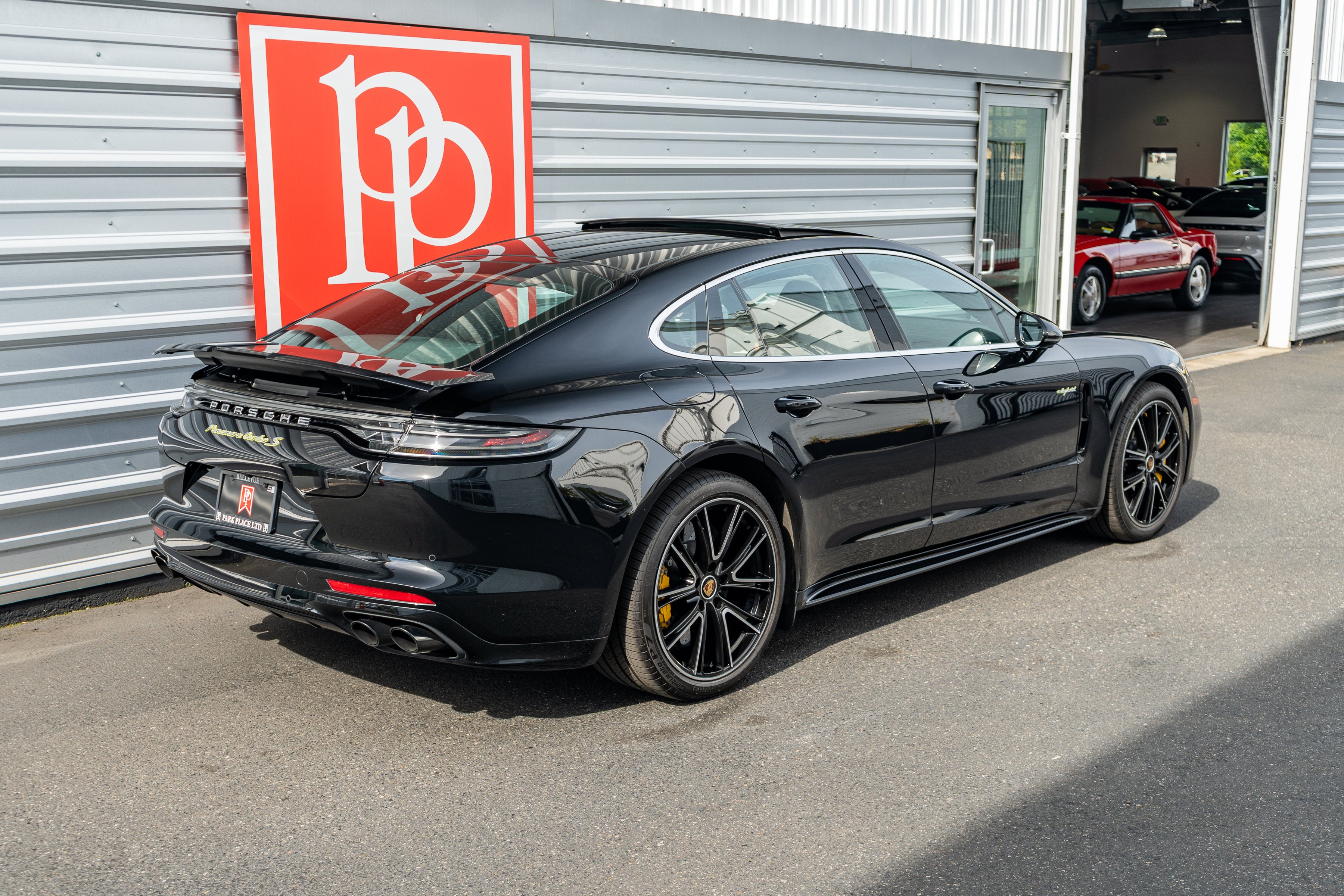 2023 Porsche Panamera Turbo S E-Hybrid