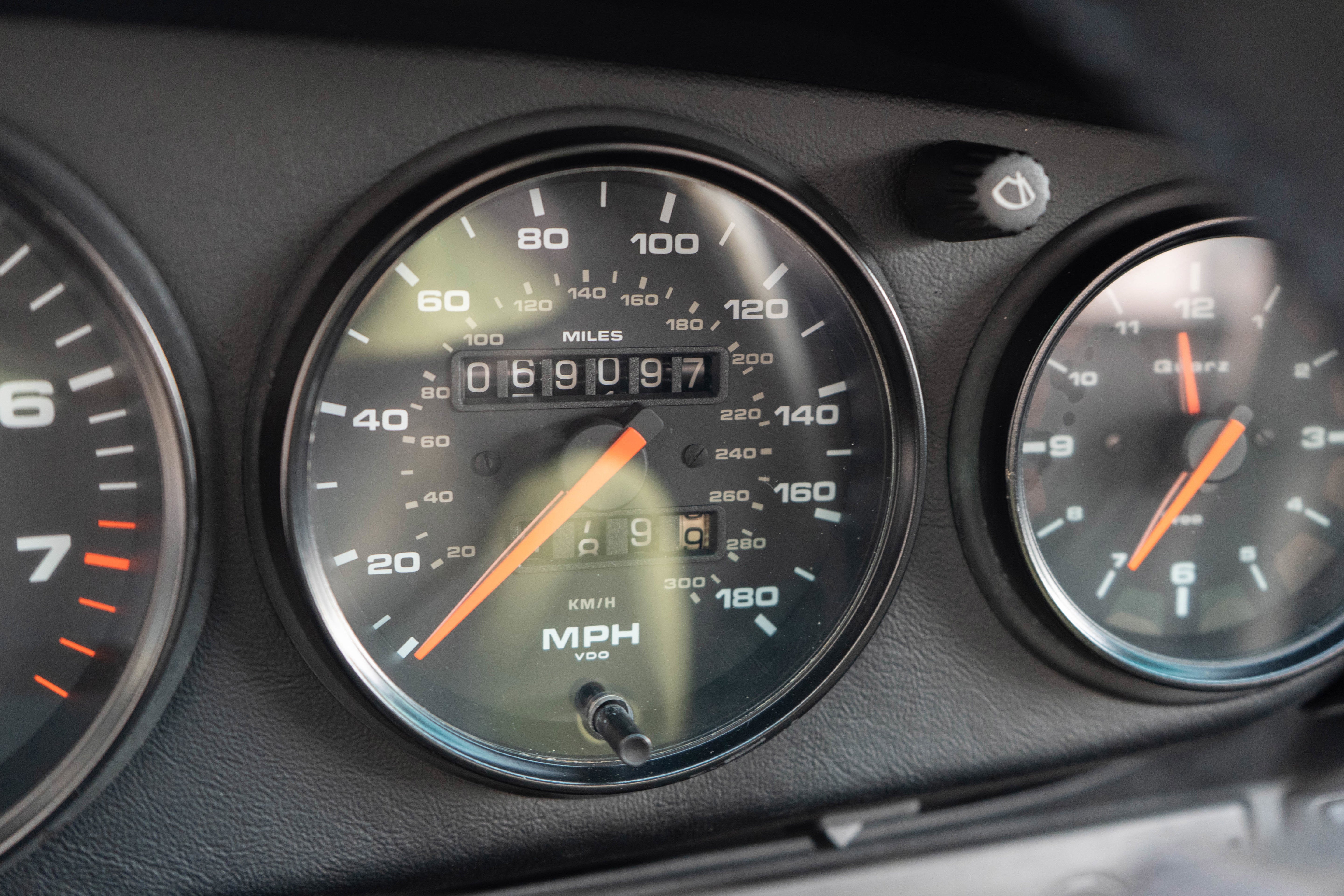 1992 Porsche 911 Carrera 2 2dr Coupe 2 Cabriolet