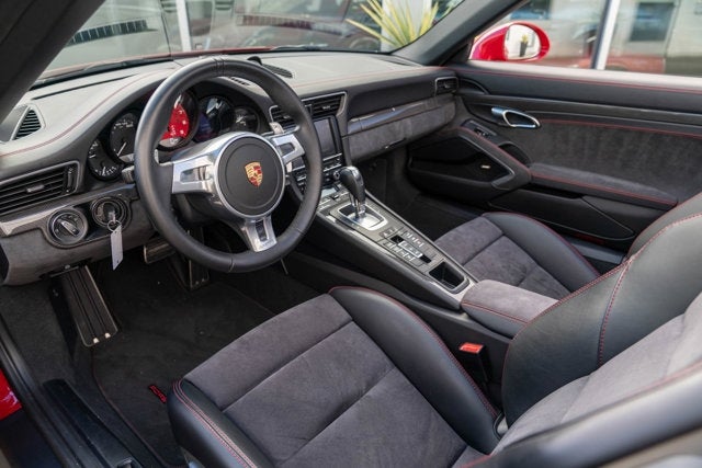 2015 Porsche 911 Carrera 4 GTS