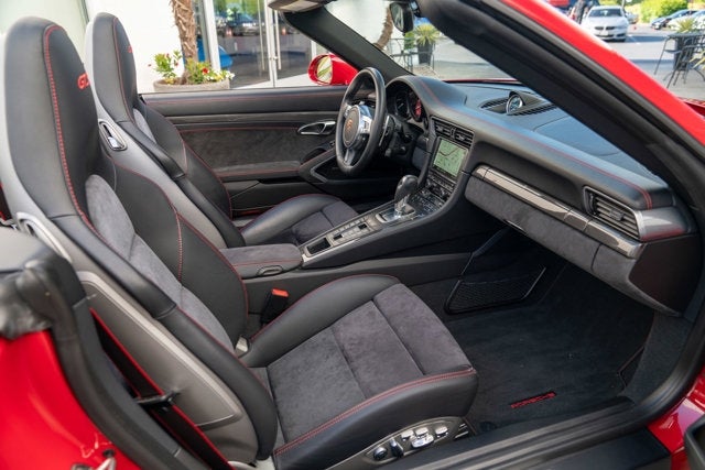 2015 Porsche 911 Carrera 4 GTS