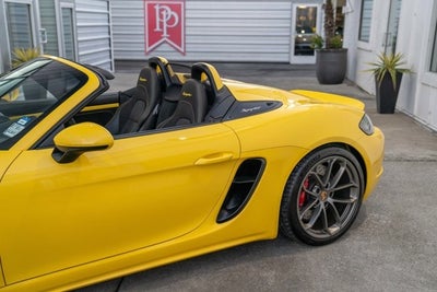 2022 Porsche 718 Spyder Roadster