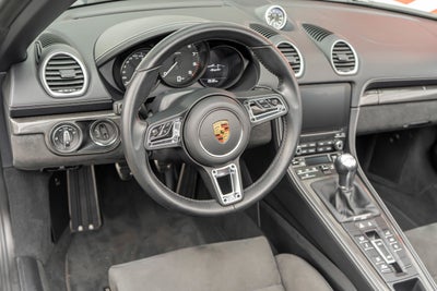 2022 Porsche 718 Spyder Roadster