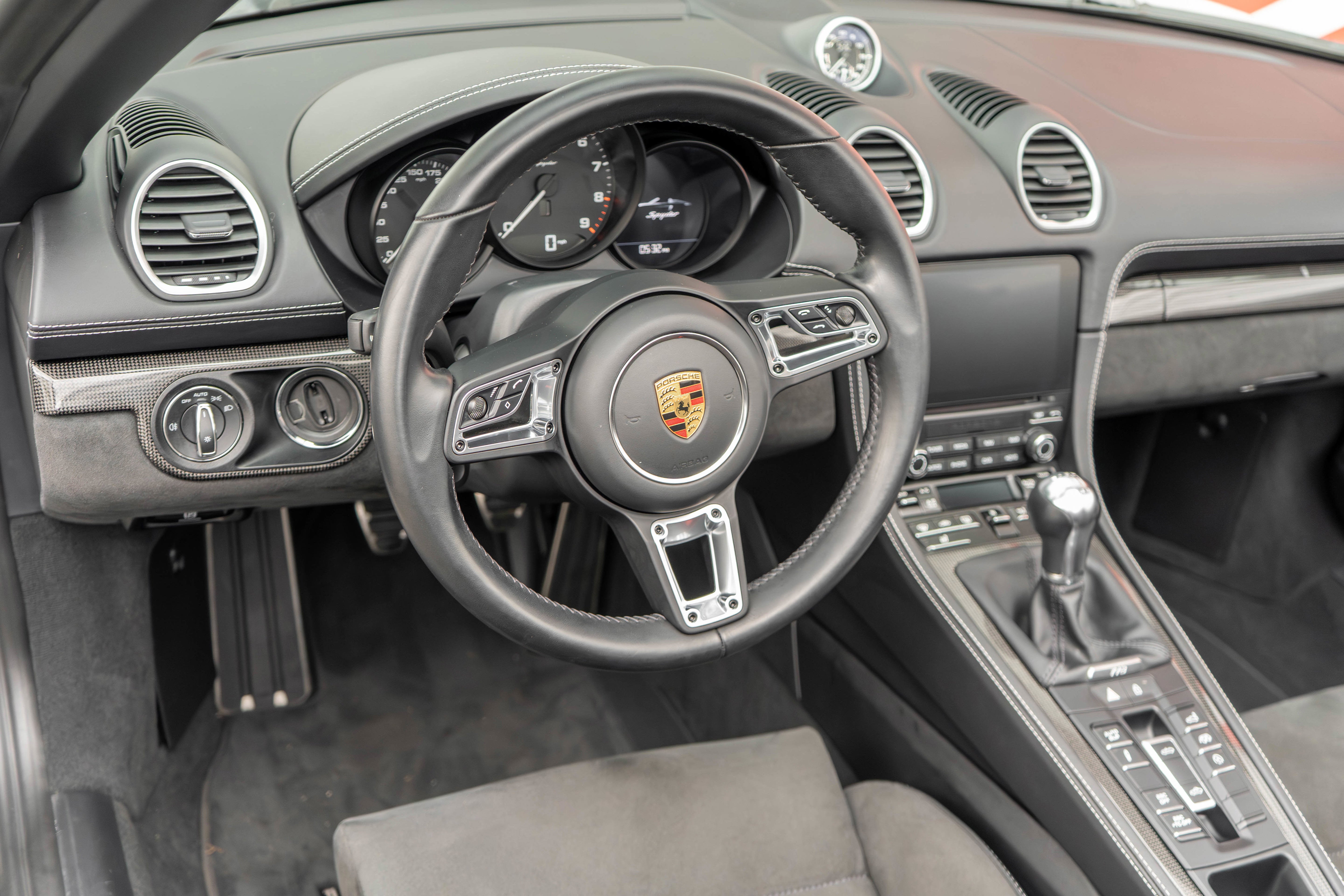 2022 Porsche 718 Spyder Roadster