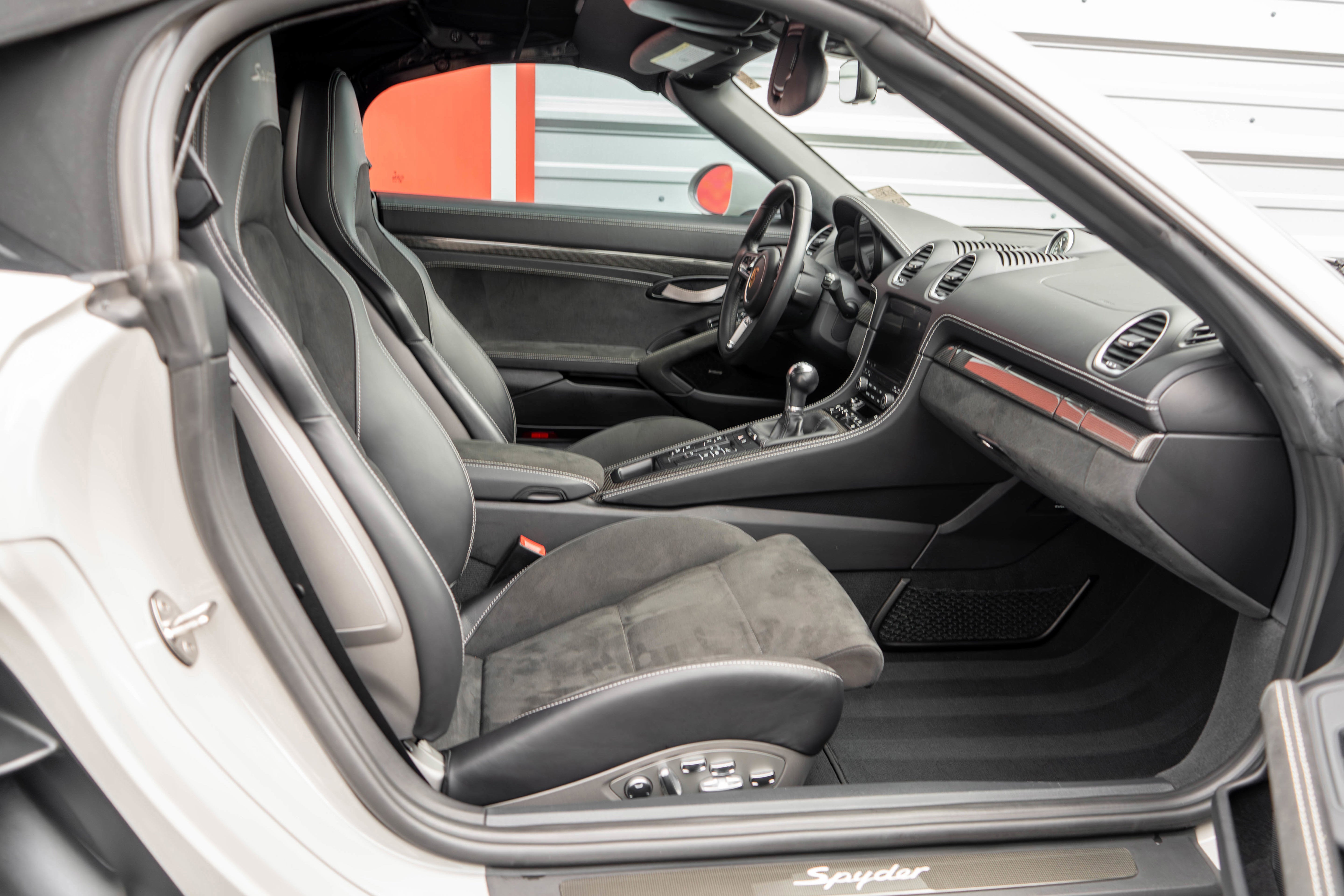 2022 Porsche 718 Spyder Roadster