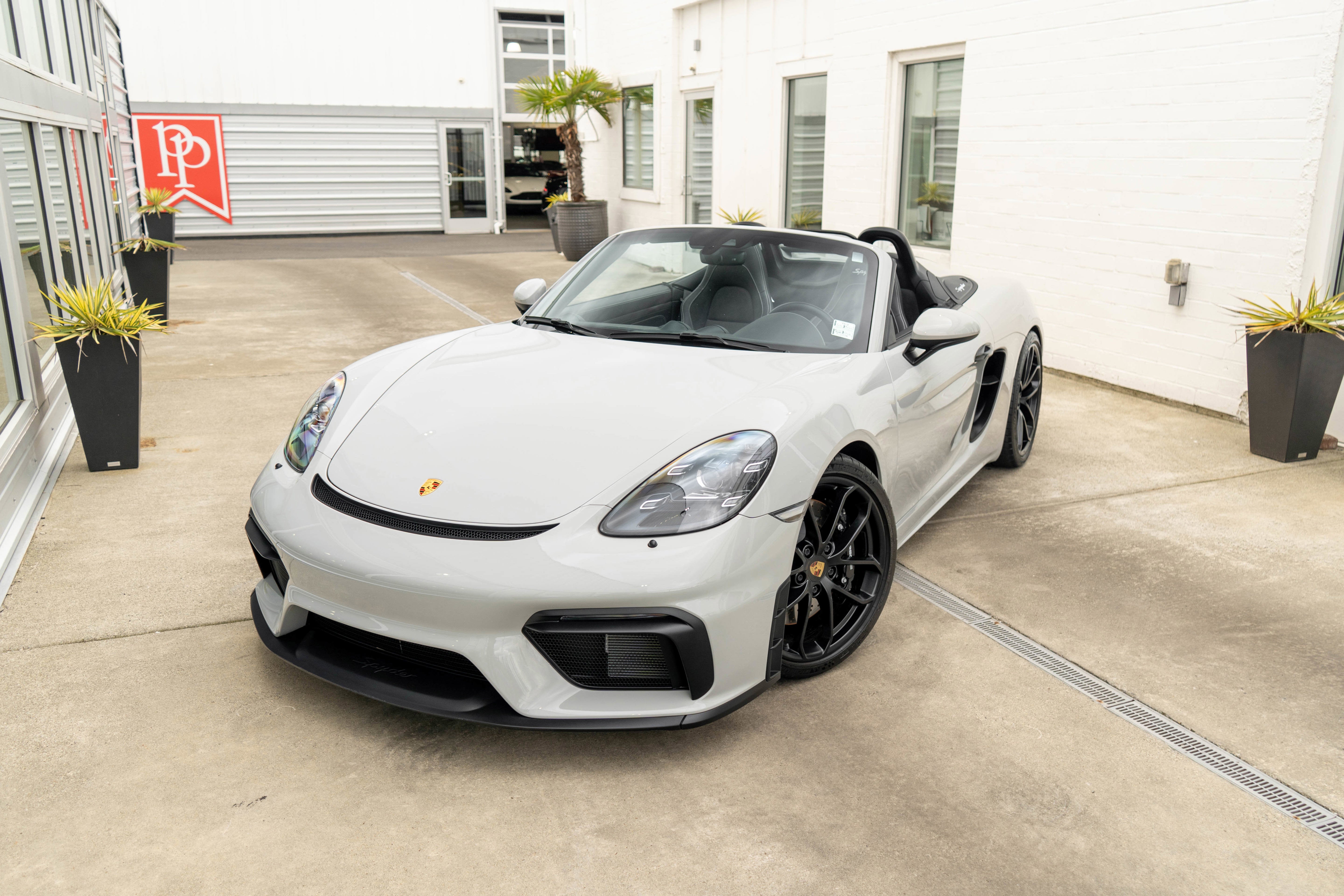2022 Porsche 718 Spyder Roadster