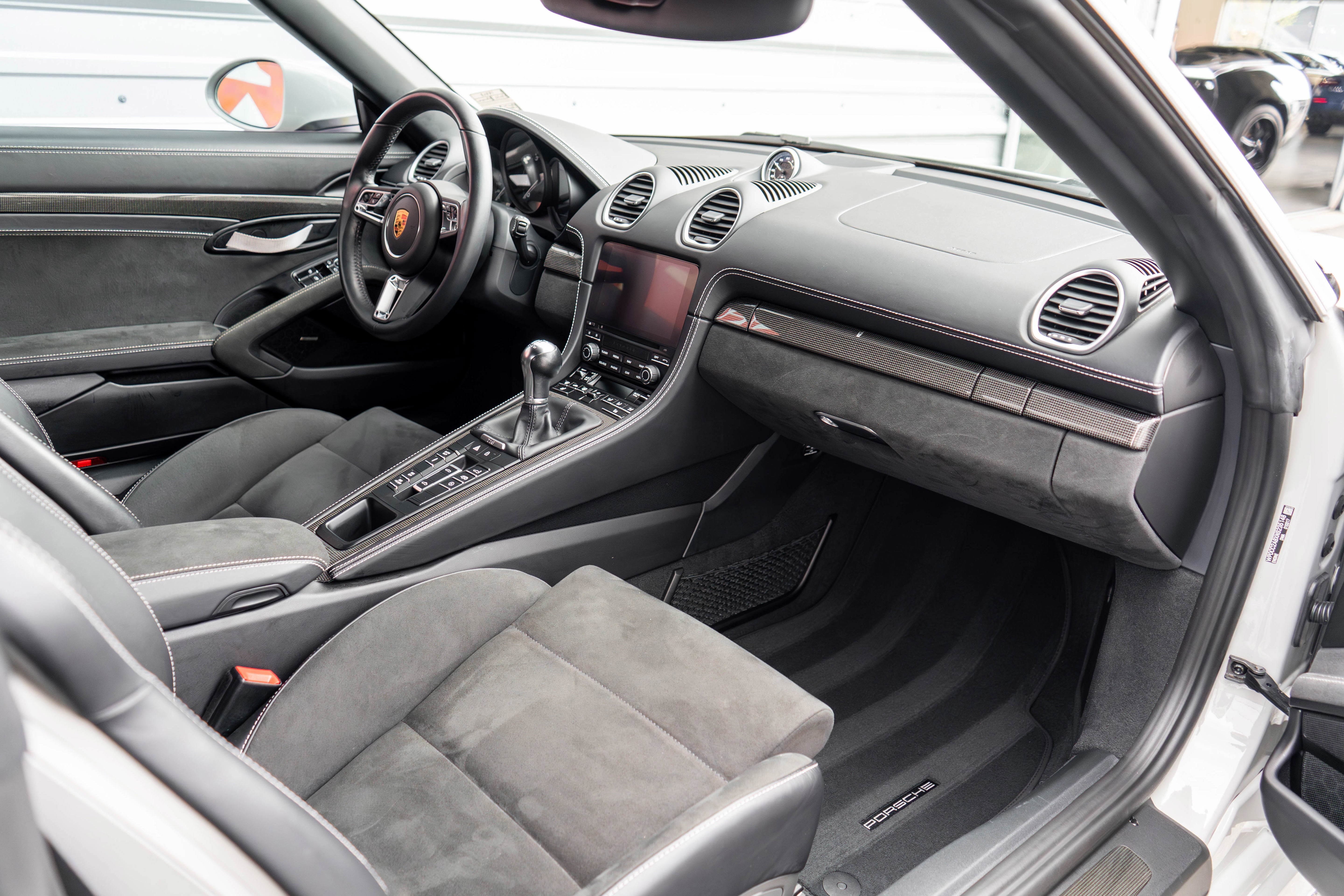 2022 Porsche 718 Spyder Roadster