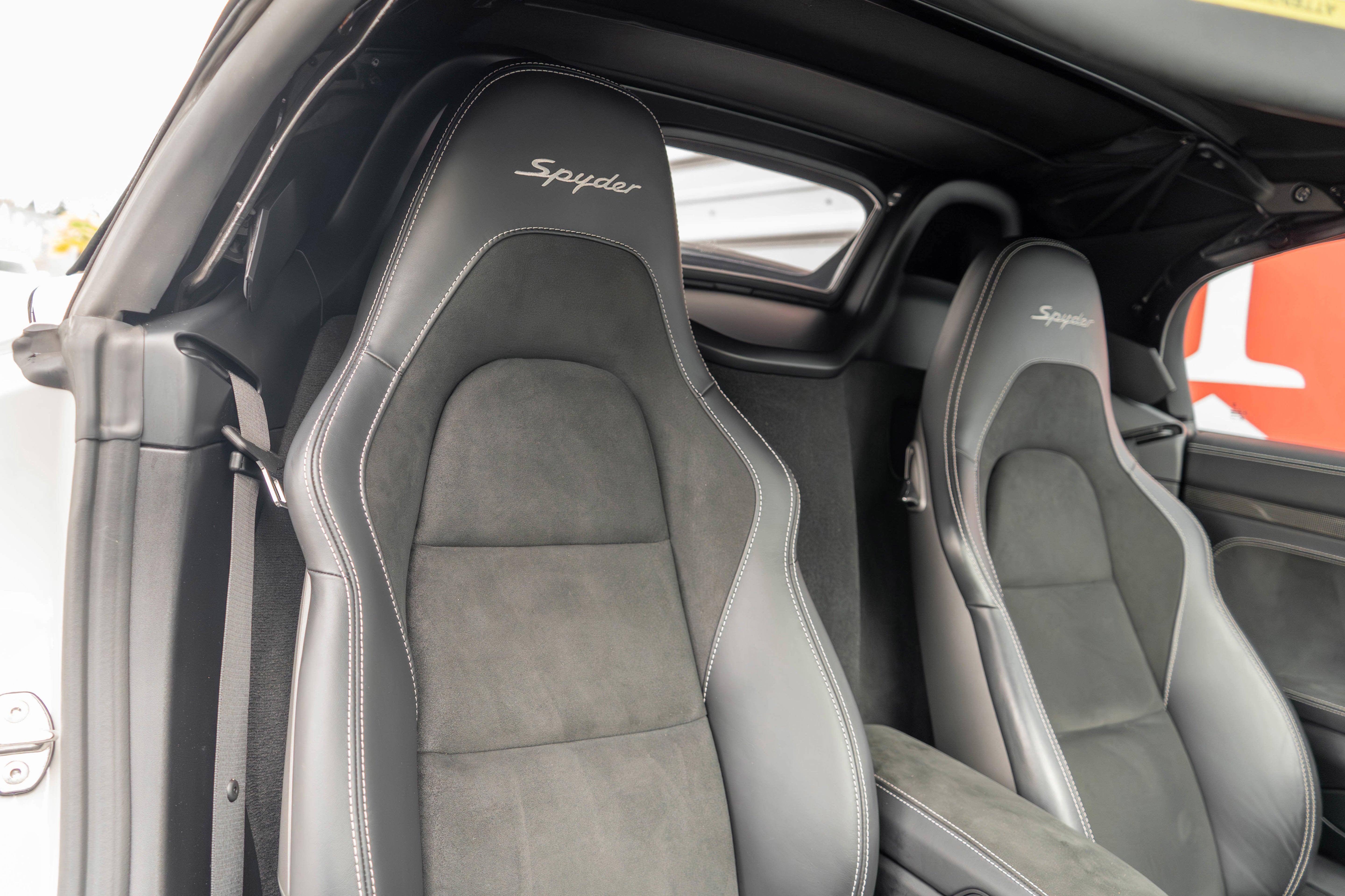 2022 Porsche 718 Spyder Roadster