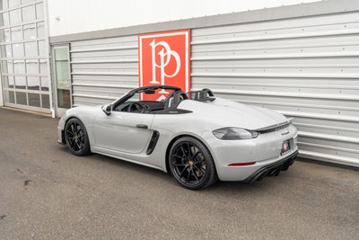 2022 Porsche 718 Spyder Roadster
