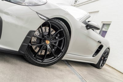 2022 Porsche 718 Spyder Roadster