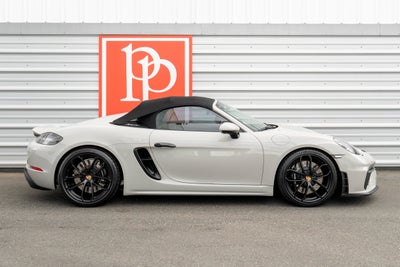 2022 Porsche 718 Spyder Roadster