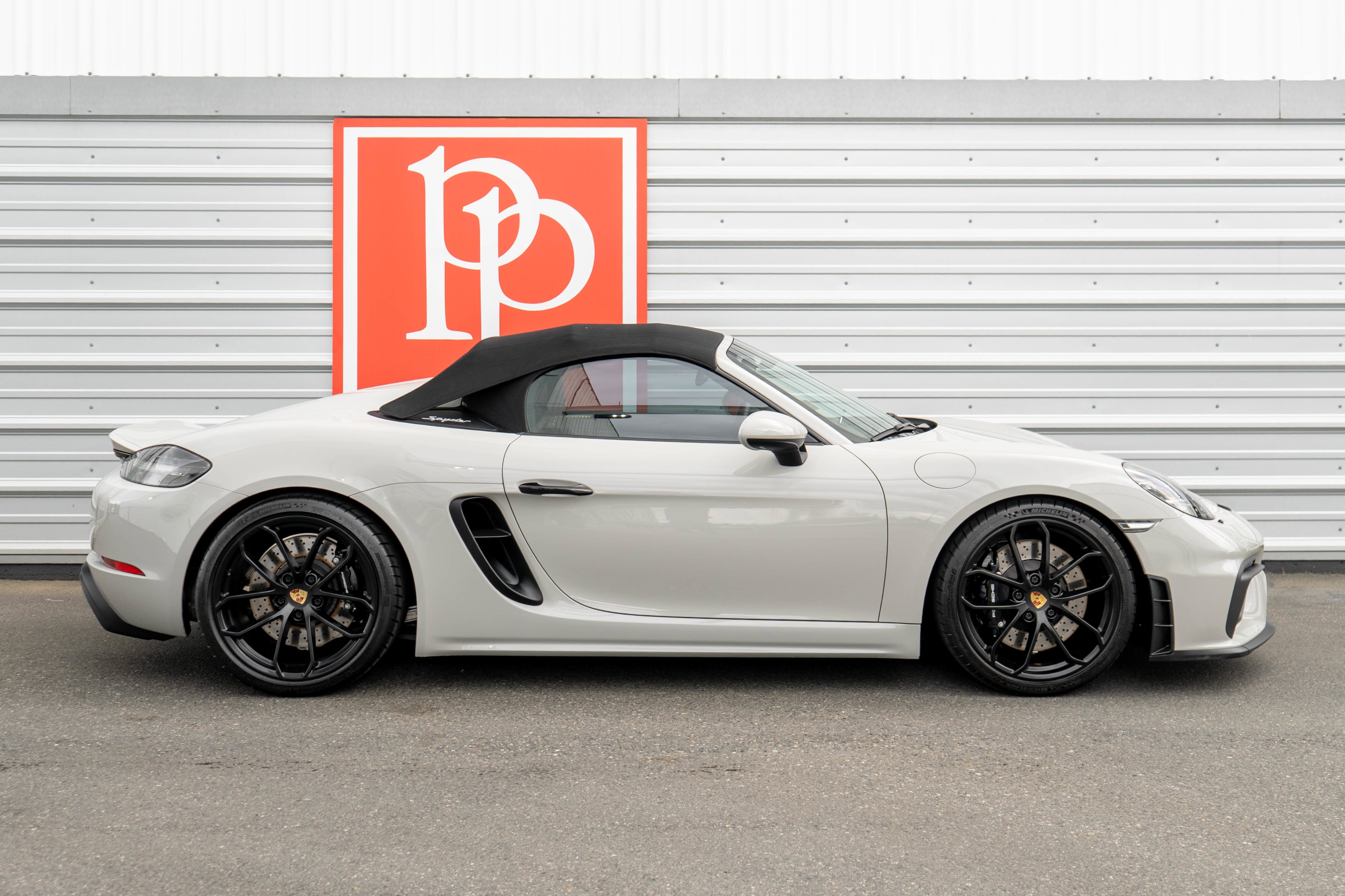 2022 Porsche 718 Spyder Roadster