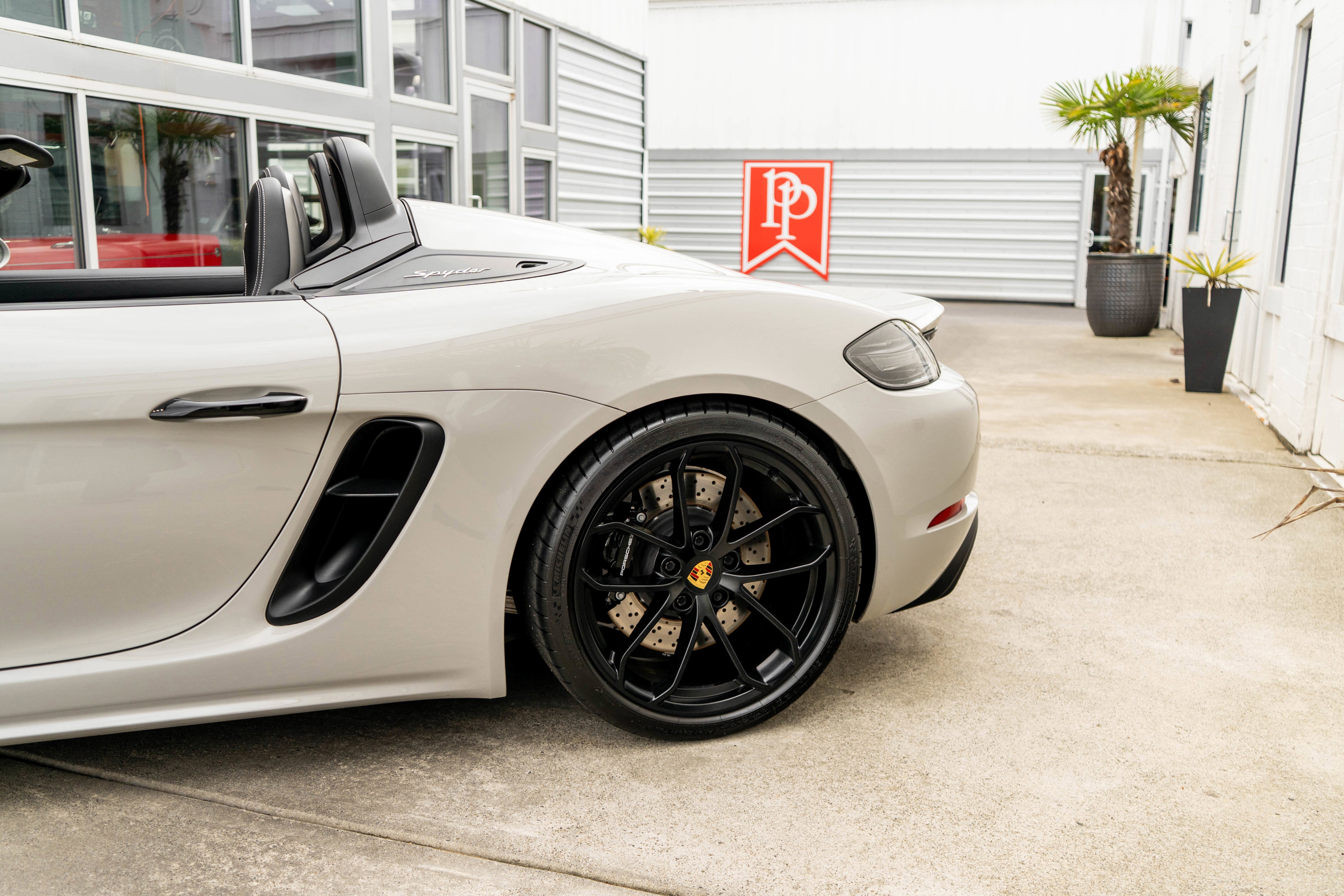 2022 Porsche 718 Spyder Roadster