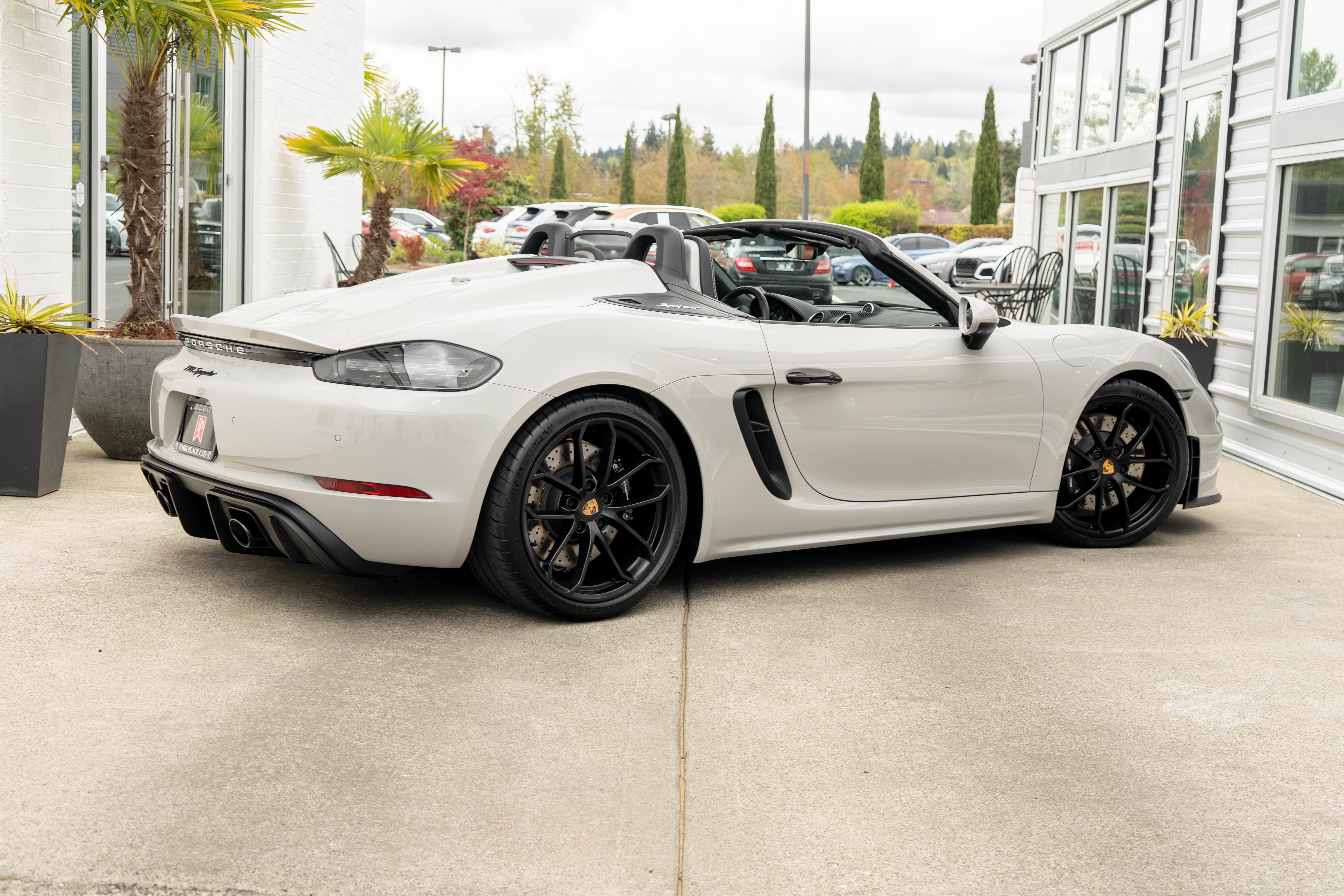 2022 Porsche 718 Spyder Roadster