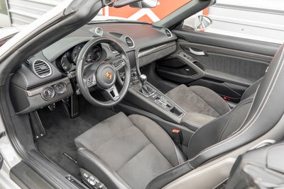 2022 Porsche 718 Spyder Roadster