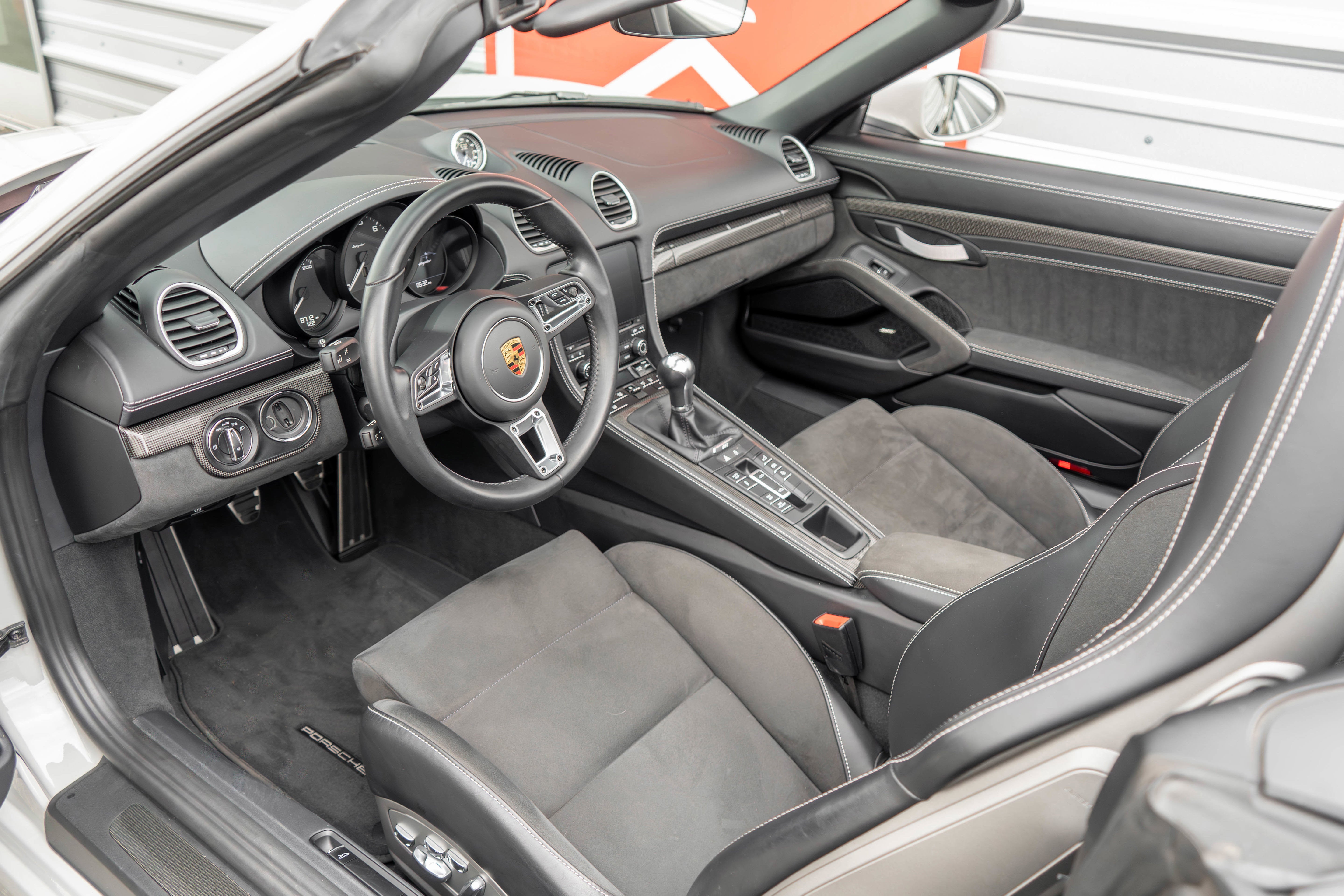 2022 Porsche 718 Spyder Roadster