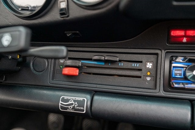 1986 Porsche 911 Carrera Cabriolet