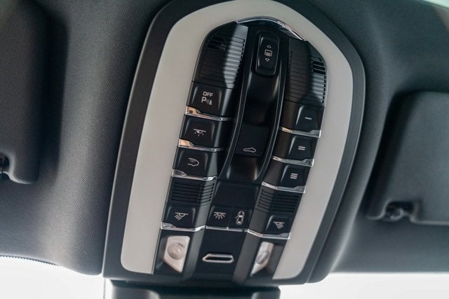 2022 Porsche Macan AWD