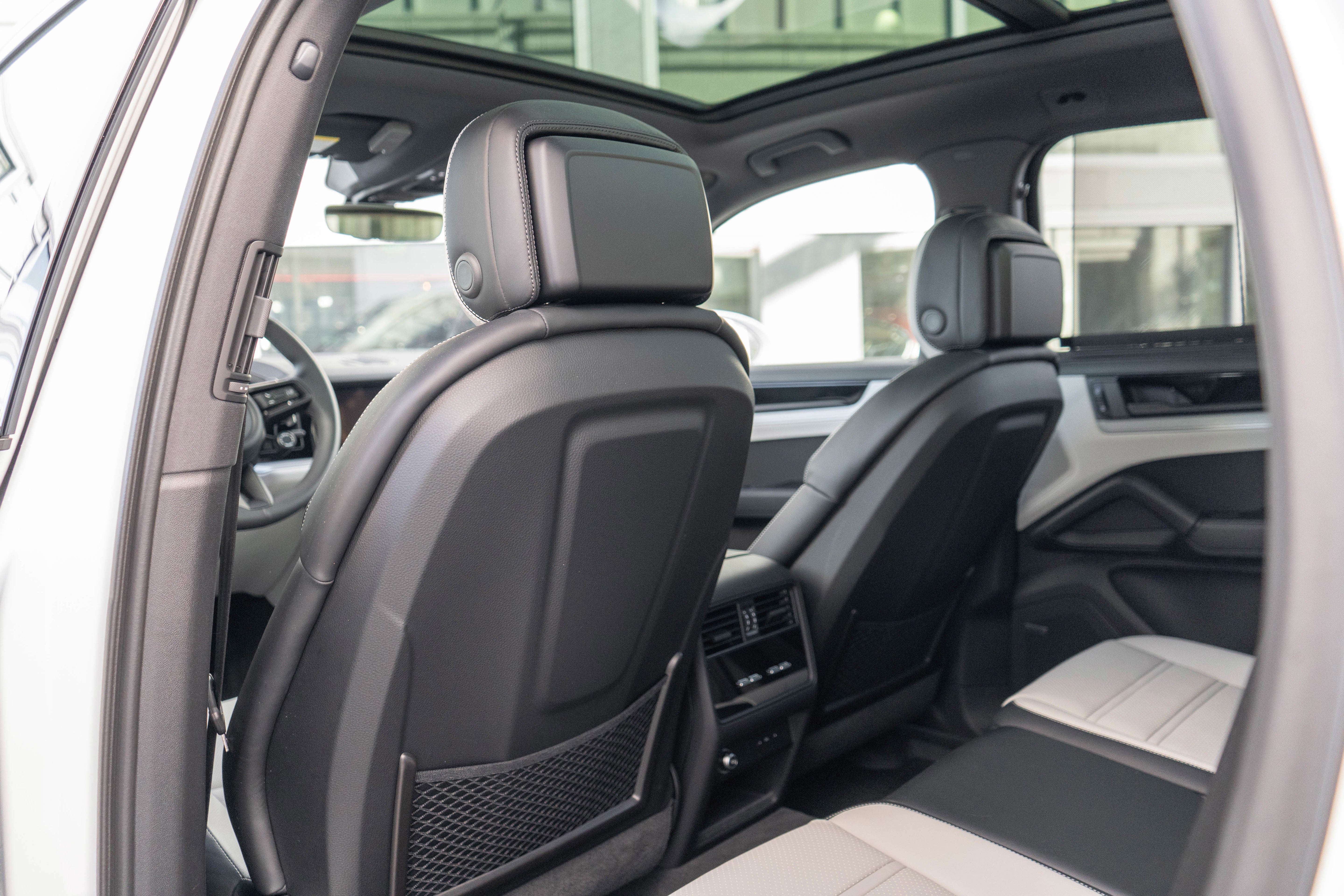 2024 Porsche Cayenne AWD