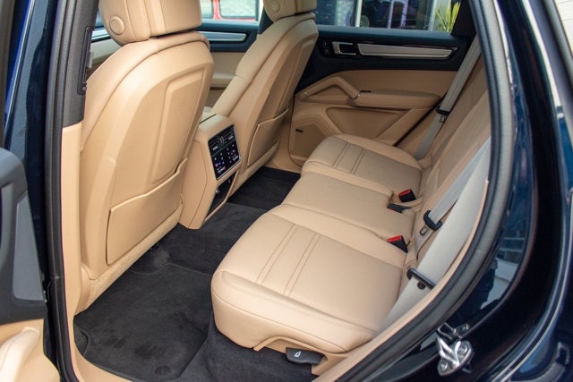 2022 Porsche Cayenne Platinum Edition