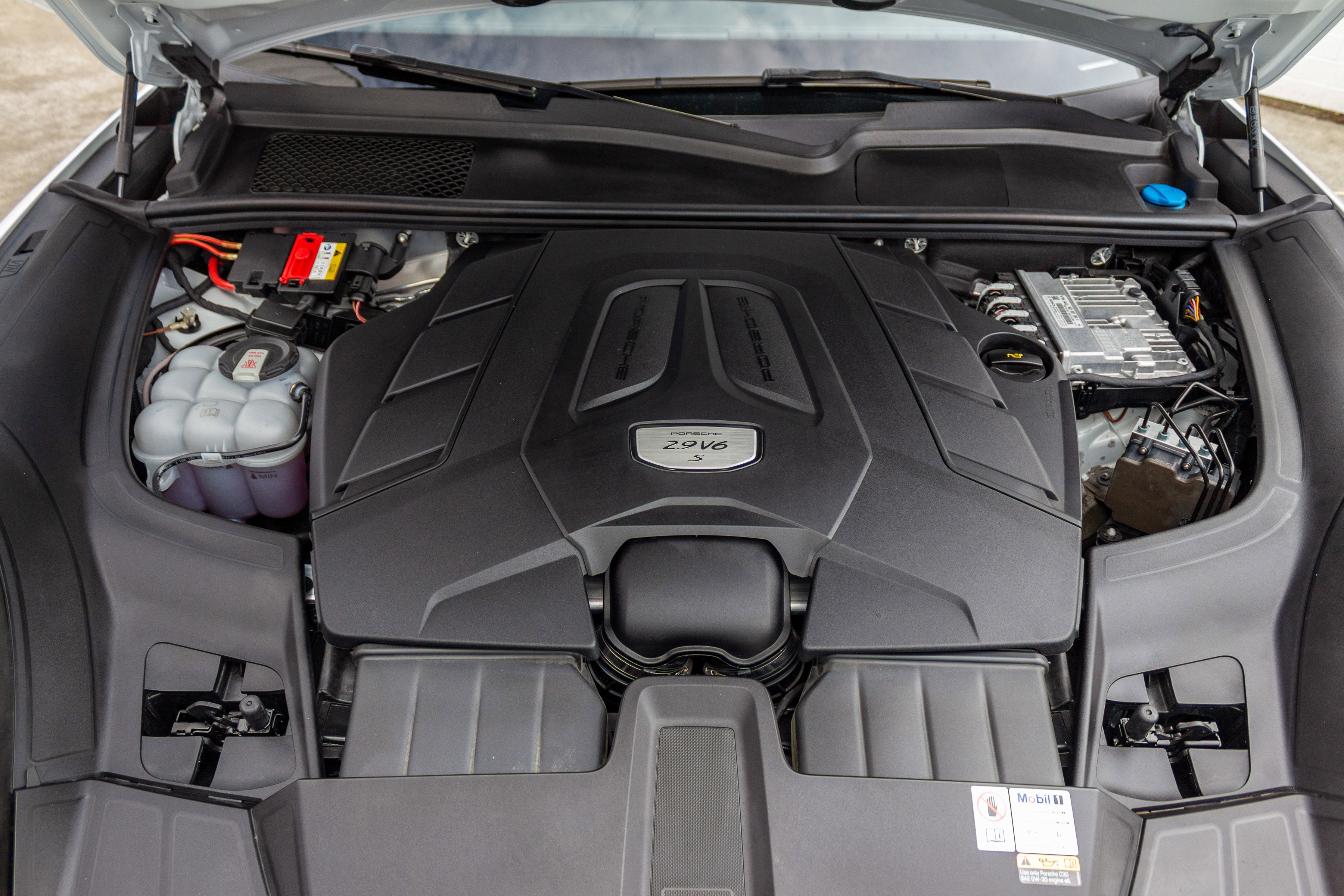 2022 Porsche Cayenne S Platinum Edition