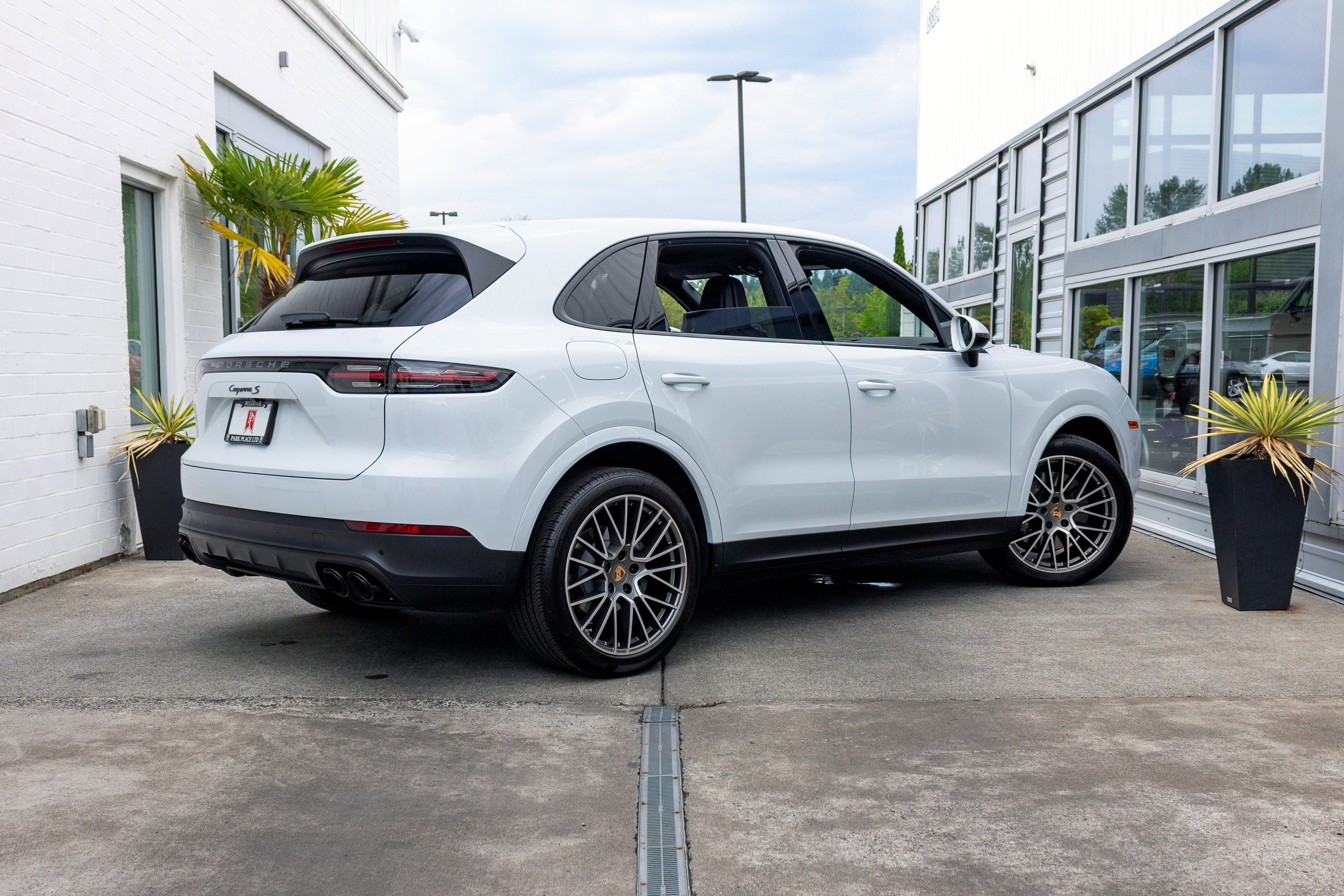 2022 Porsche Cayenne S Platinum Edition