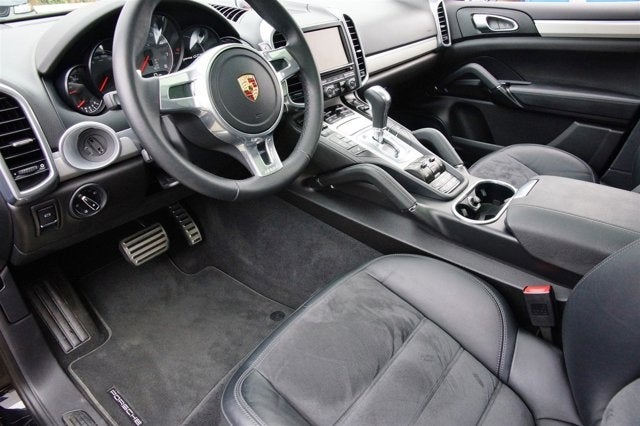 2014 Porsche Cayenne GTS