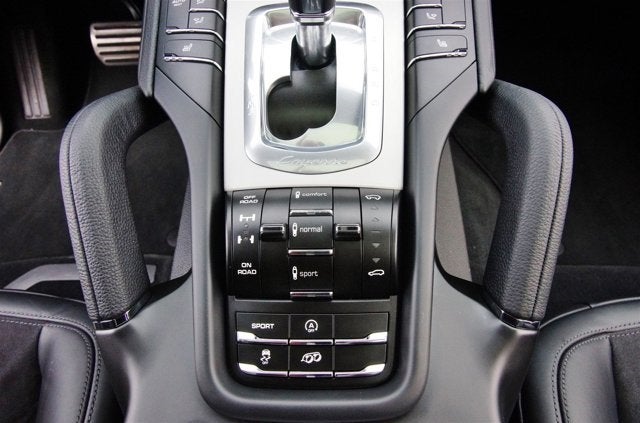 2014 Porsche Cayenne GTS