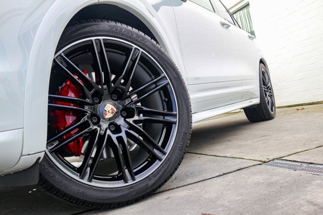 2014 Porsche Cayenne GTS