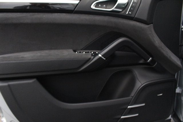 2016 Porsche Cayenne GTS