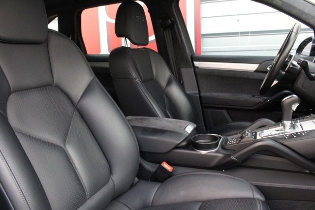2016 Porsche Cayenne GTS