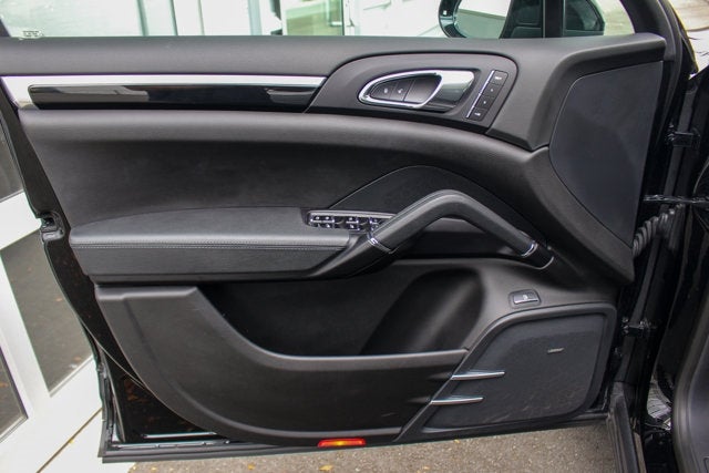 2017 Porsche Cayenne S E-Hybrid Platinum Edition