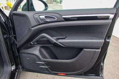 2017 Porsche Cayenne S E-Hybrid Platinum Edition