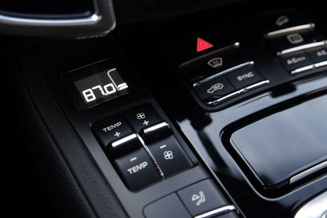 2014 Porsche Cayenne Diesel Platinum Edition