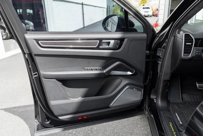 2022 Porsche Cayenne Turbo S E-Hybrid