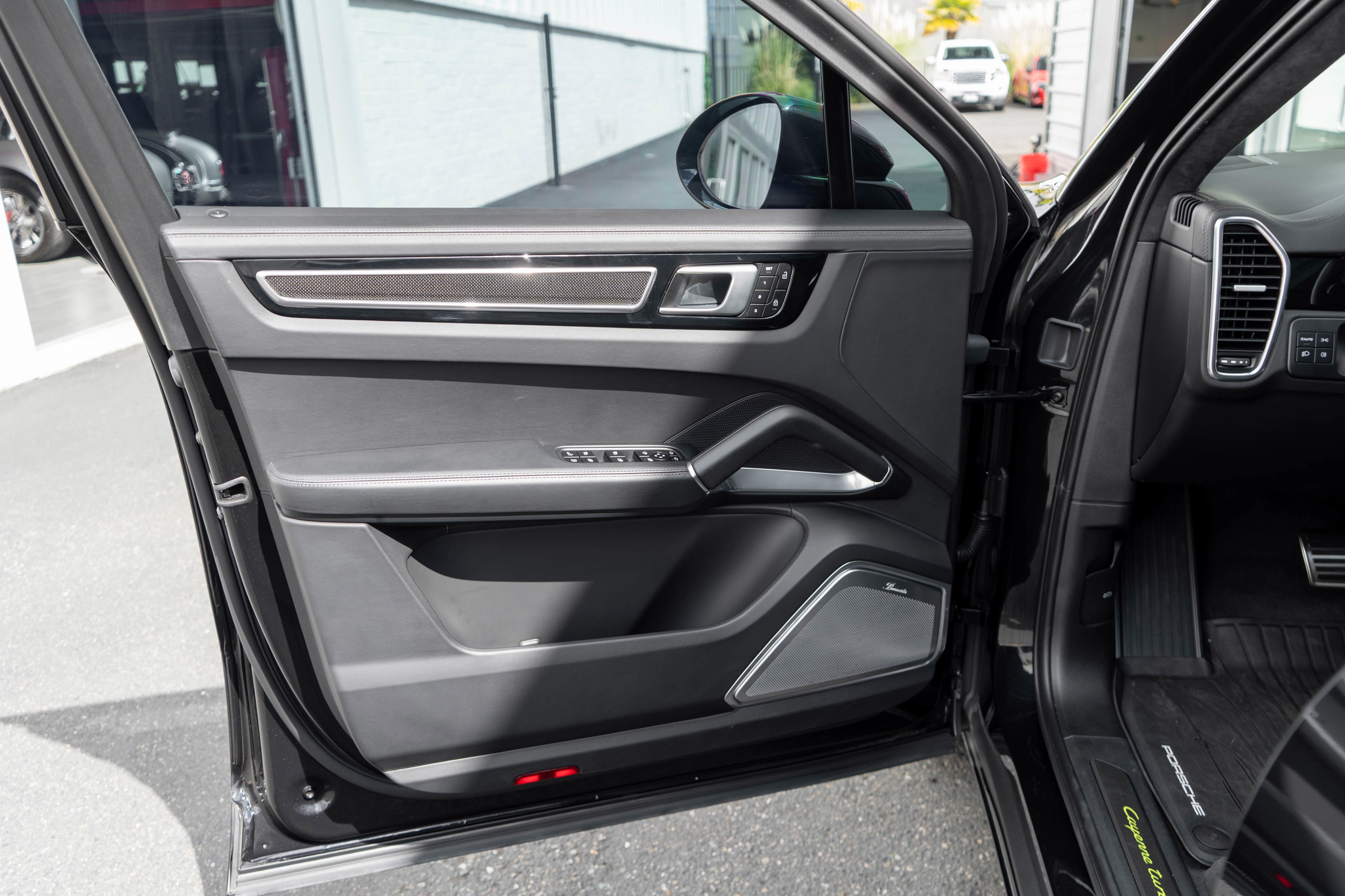 2022 Porsche Cayenne Turbo S E-Hybrid