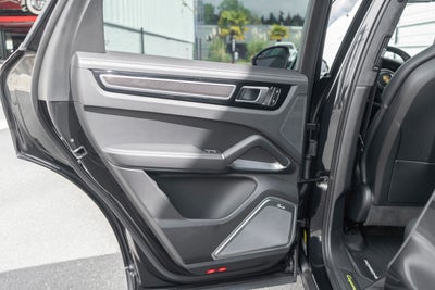 2022 Porsche Cayenne Turbo S E-Hybrid