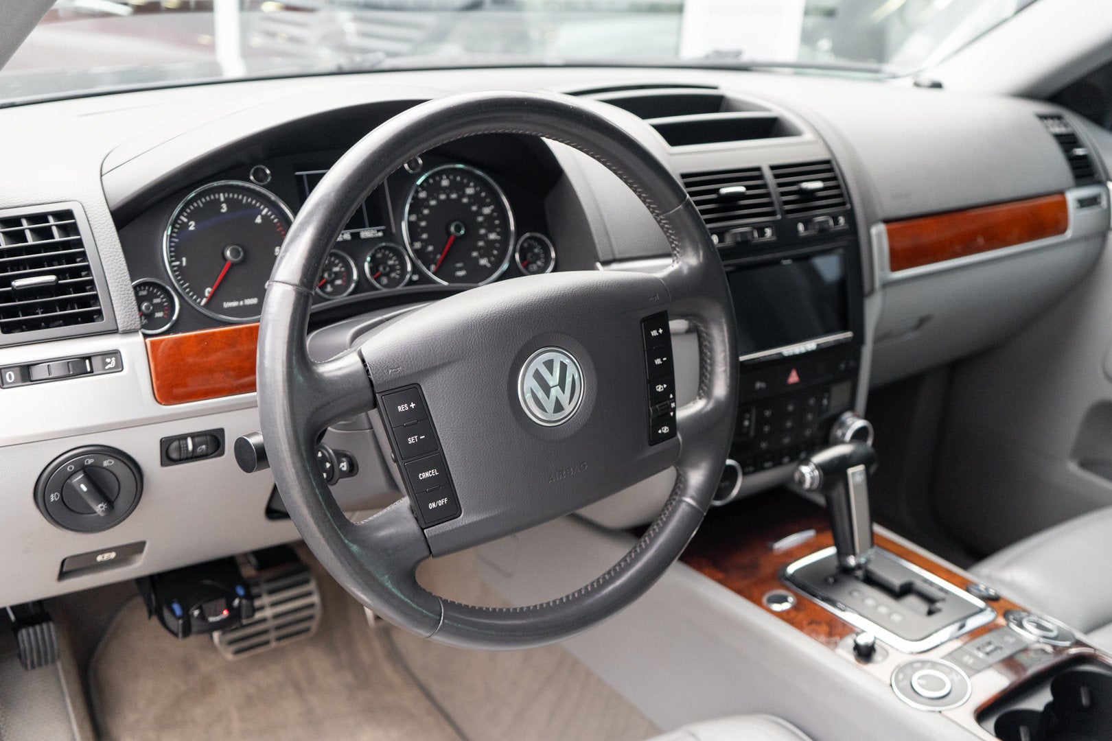 2006 Volkswagen Touareg 5.0L V10