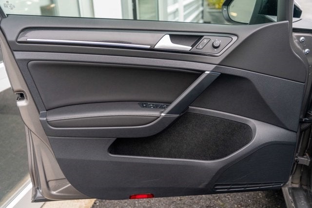 2016 Volkswagen Golf R 4dr HB DSG w/DCC/Nav