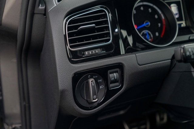 2016 Volkswagen Golf R 4dr HB DSG w/DCC/Nav