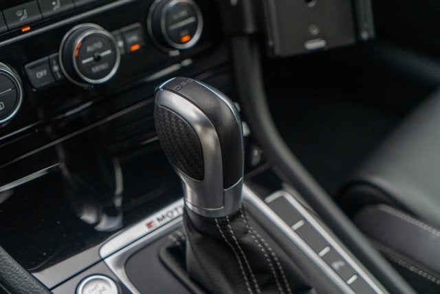 2016 Volkswagen Golf R 4dr HB DSG w/DCC/Nav