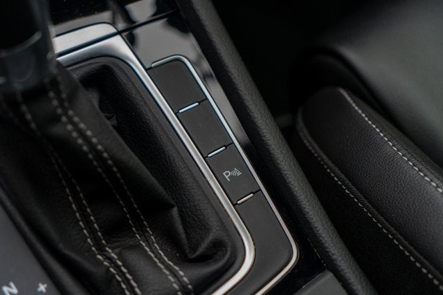 2016 Volkswagen Golf R 4dr HB DSG w/DCC/Nav