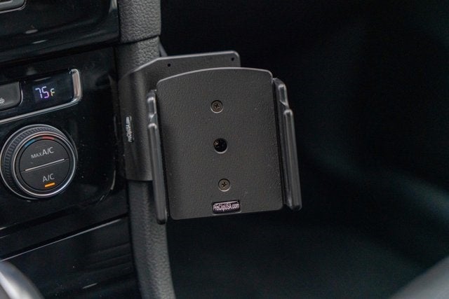 2016 Volkswagen Golf R 4dr HB DSG w/DCC/Nav