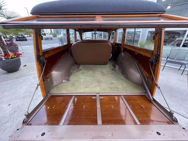 1946 Ford Super Deluxe Woody Wagon