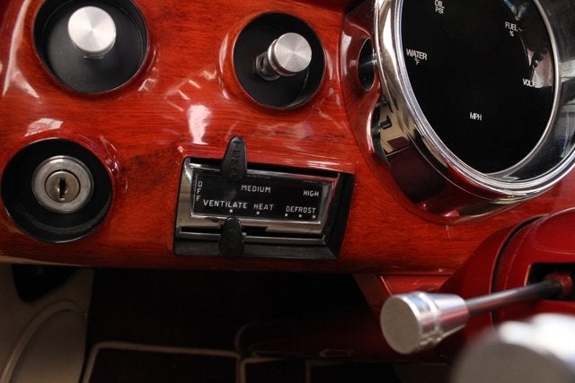 1951 Ford Custom Deluxe Restomod