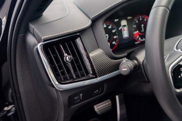 2020 Volvo V90 R-Design