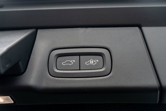 2020 Volvo V90 R-Design