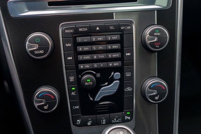 2015 Volvo XC60 T6 R-Design Platinum