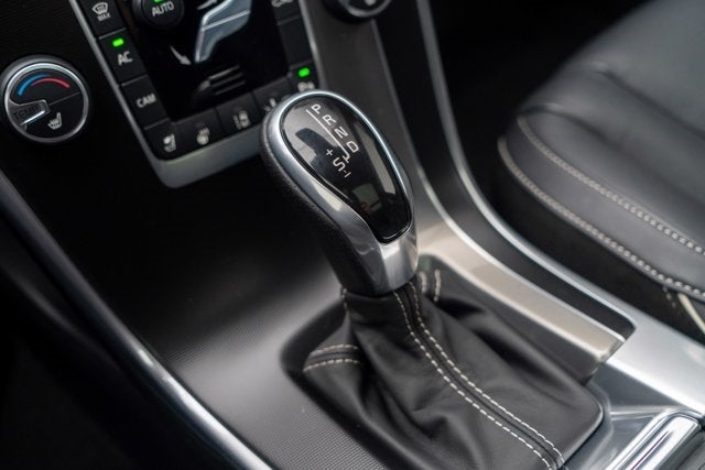 2015 Volvo XC60 T6 R-Design Platinum