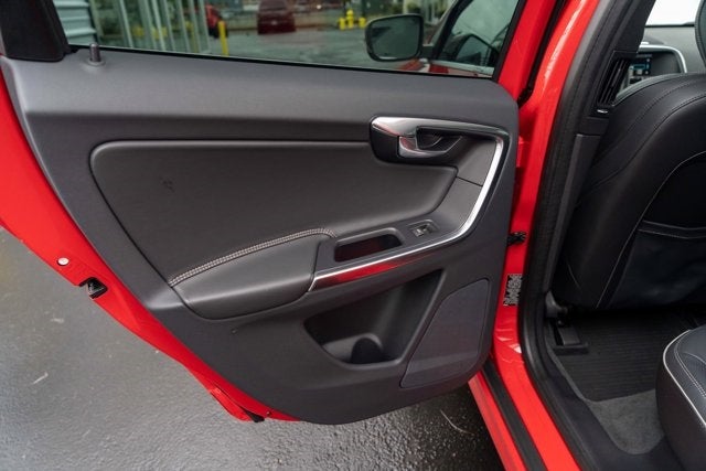 2015 Volvo XC60 T6 R-Design Platinum